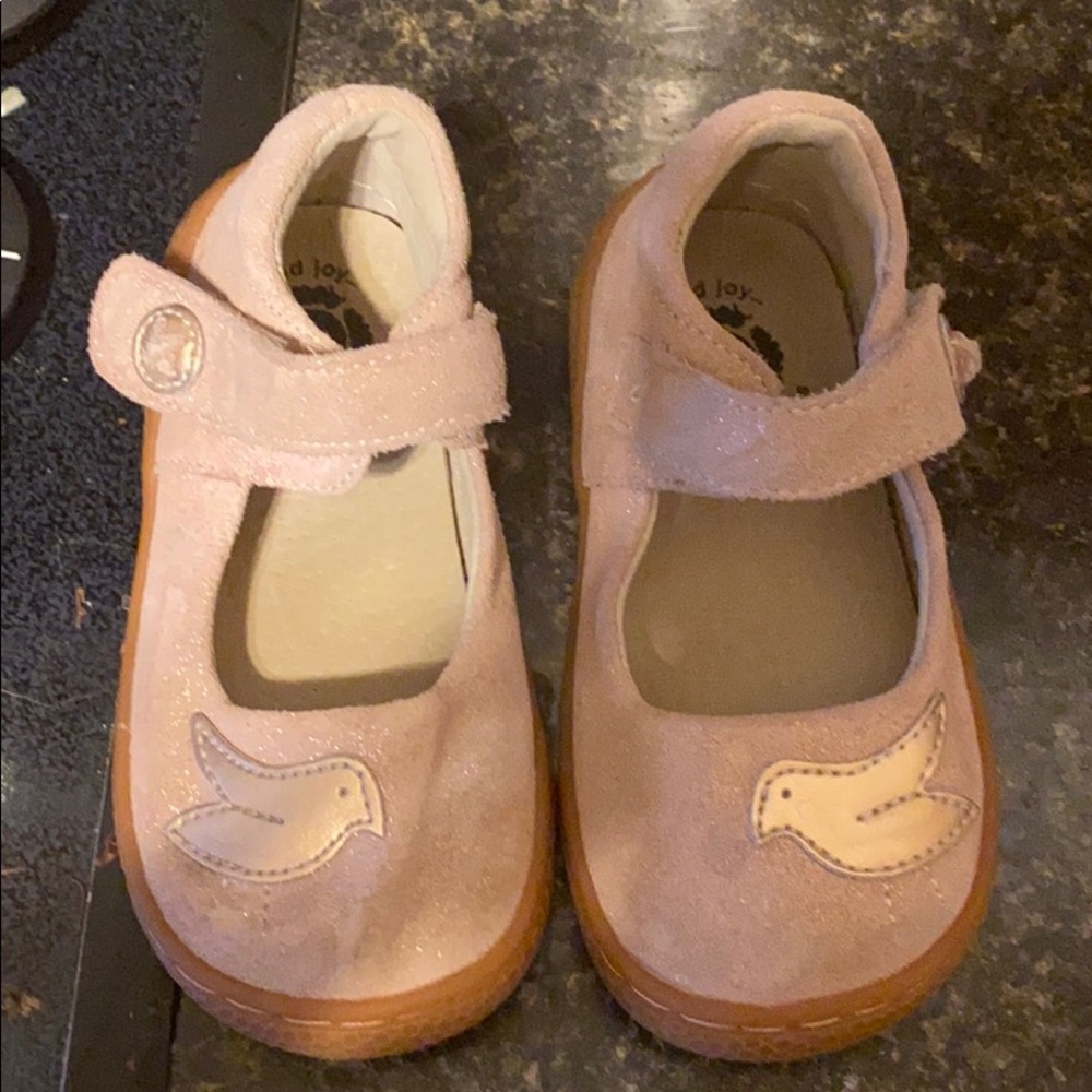 Toddler livie and Luca shoes in perfect condition!